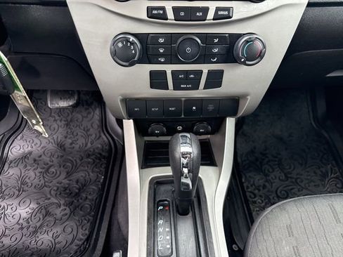 Used 2011 Ford Focus SE FWD image 17