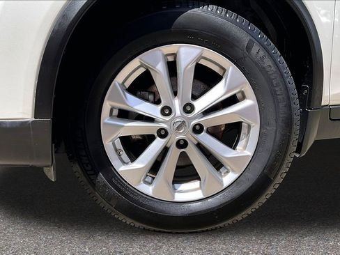 Used 2015 Nissan Rogue SV FWD image 34