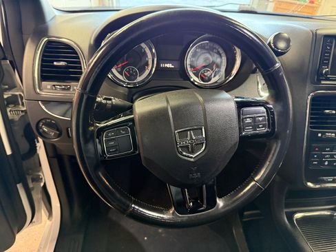 Used 2019 Dodge Grand Caravan SXT image 13