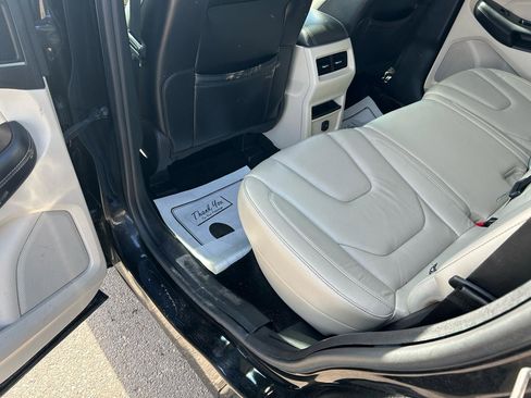 Used 2015 Ford Edge Titanium image 9