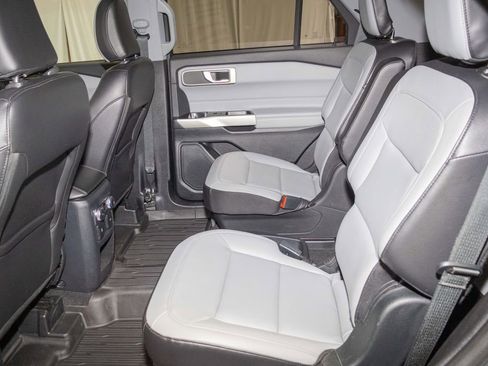 Used 2021 Ford Explorer XLT w/ Equipment Group 202A AWD/4WD image 13