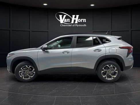 New 2026 Chevrolet Trax LT w/ Driver Confidence Package FWD image 4