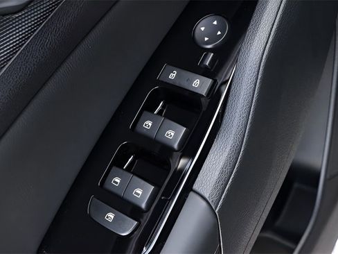 New 2025 Kia Sportage SX FWD image 12