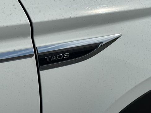 Used 2024 Volkswagen Taos SE image 17