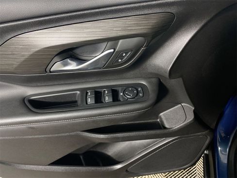 Used 2024 GMC Terrain SLE w/ Driver Convenience Package image 13