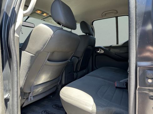 Used 2010 Nissan Frontier LE RWD image 16
