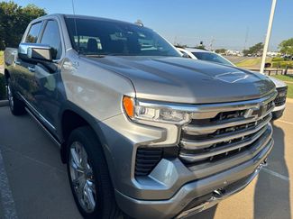 Used 2024 Chevrolet Silverado 1500 High Country w/ High Country Premium Package AWD/4WD video 3
