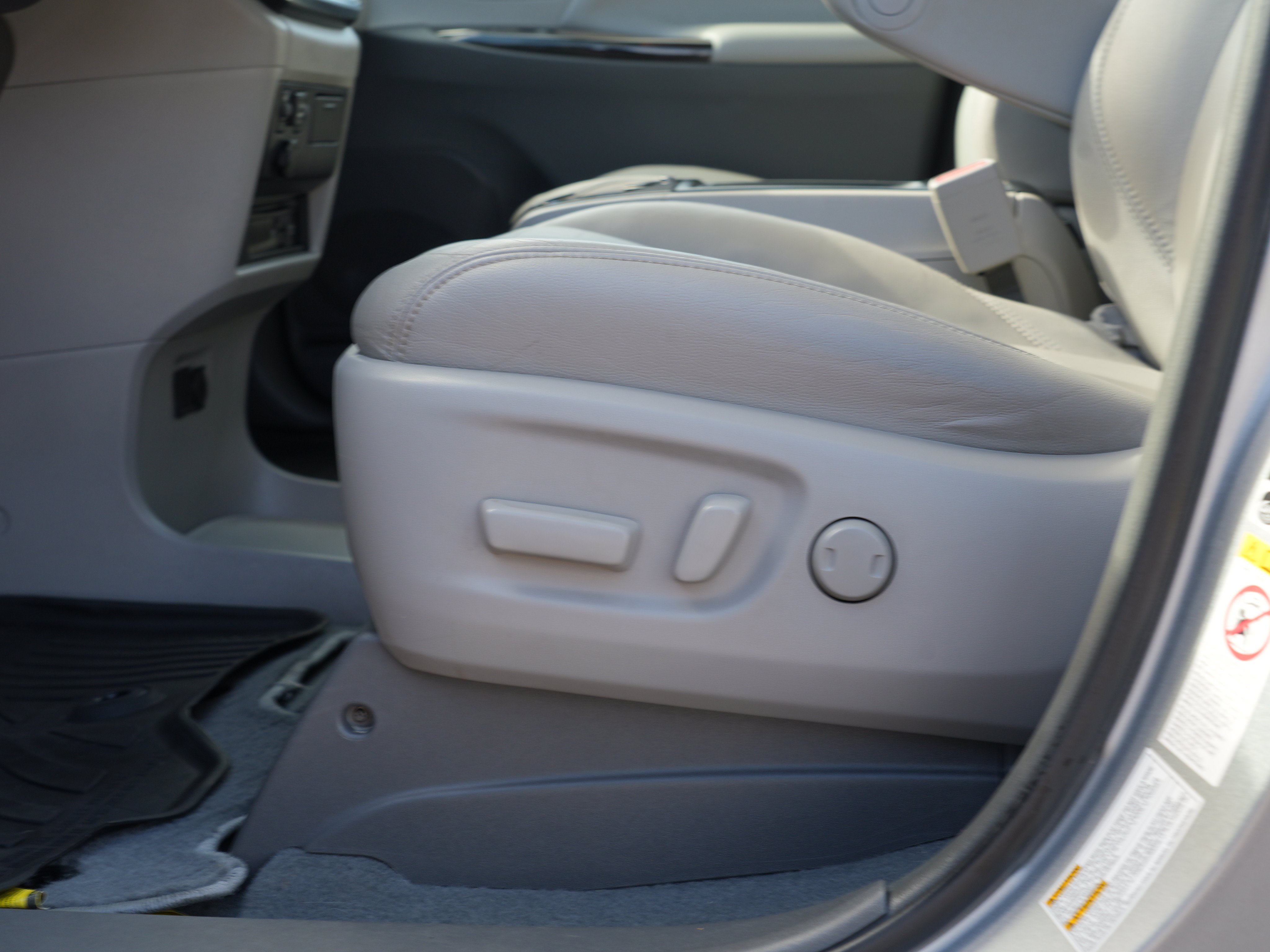 Used 2019 Toyota Sienna XLE Premium w/ Carpet Mat Package AWD/4WD image 14