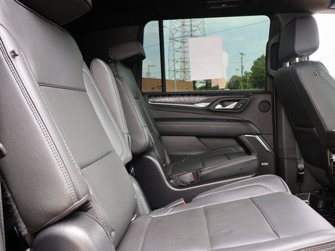 Used 2022 GMC Yukon XL Denali AWD/4WD image 13