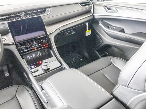 New 2025 Jeep Grand Cherokee Limited image 33