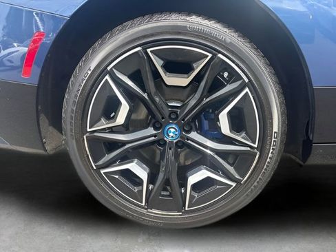 Used 2024 BMW iX xDrive50 w/ Sport Package AWD/4WD image 40