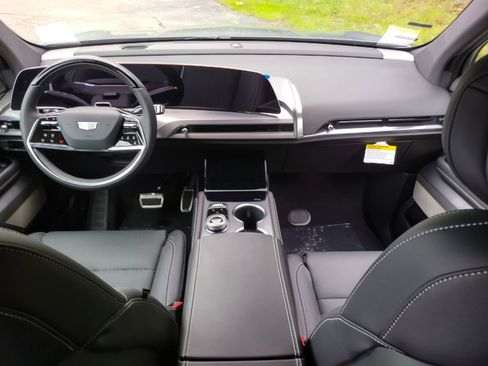 New 2026 Cadillac Vistiq Luxury image 13