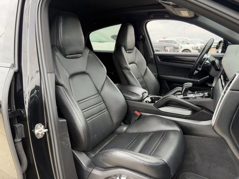 Used 2020 Porsche Cayenne image 30