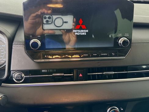 Used 2023 Mitsubishi Outlander SE FWD image 18