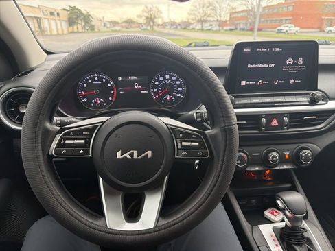 Used 2024 Kia Forte LXS image 9