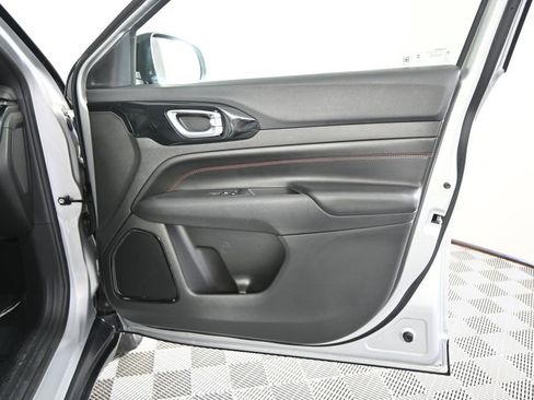 Used 2024 Jeep Compass Trailhawk AWD/4WD image 12