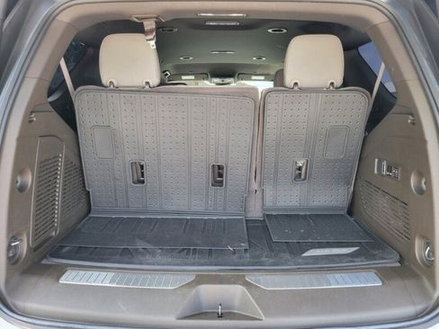 Used 2024 Chevrolet Tahoe Z71 w/ Luxury Package AWD/4WD image 7
