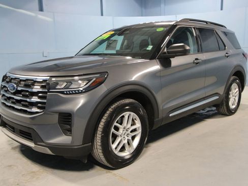 Used 2025 Ford Explorer Active image 25