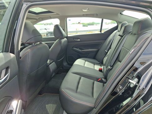 Used 2024 Nissan Altima 2.5 SR w/ SR Premium Package FWD image 10