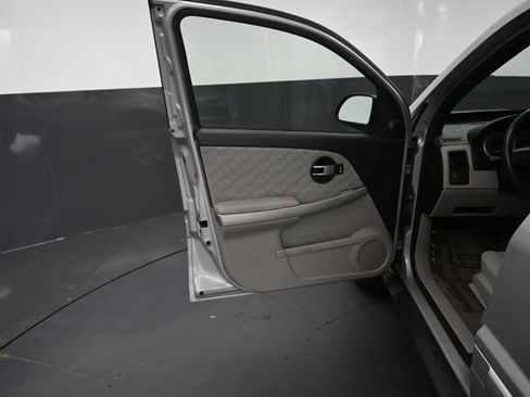 Used 2005 Chevrolet Equinox LT w/ Preferred Equipment Group AWD/4WD image 22