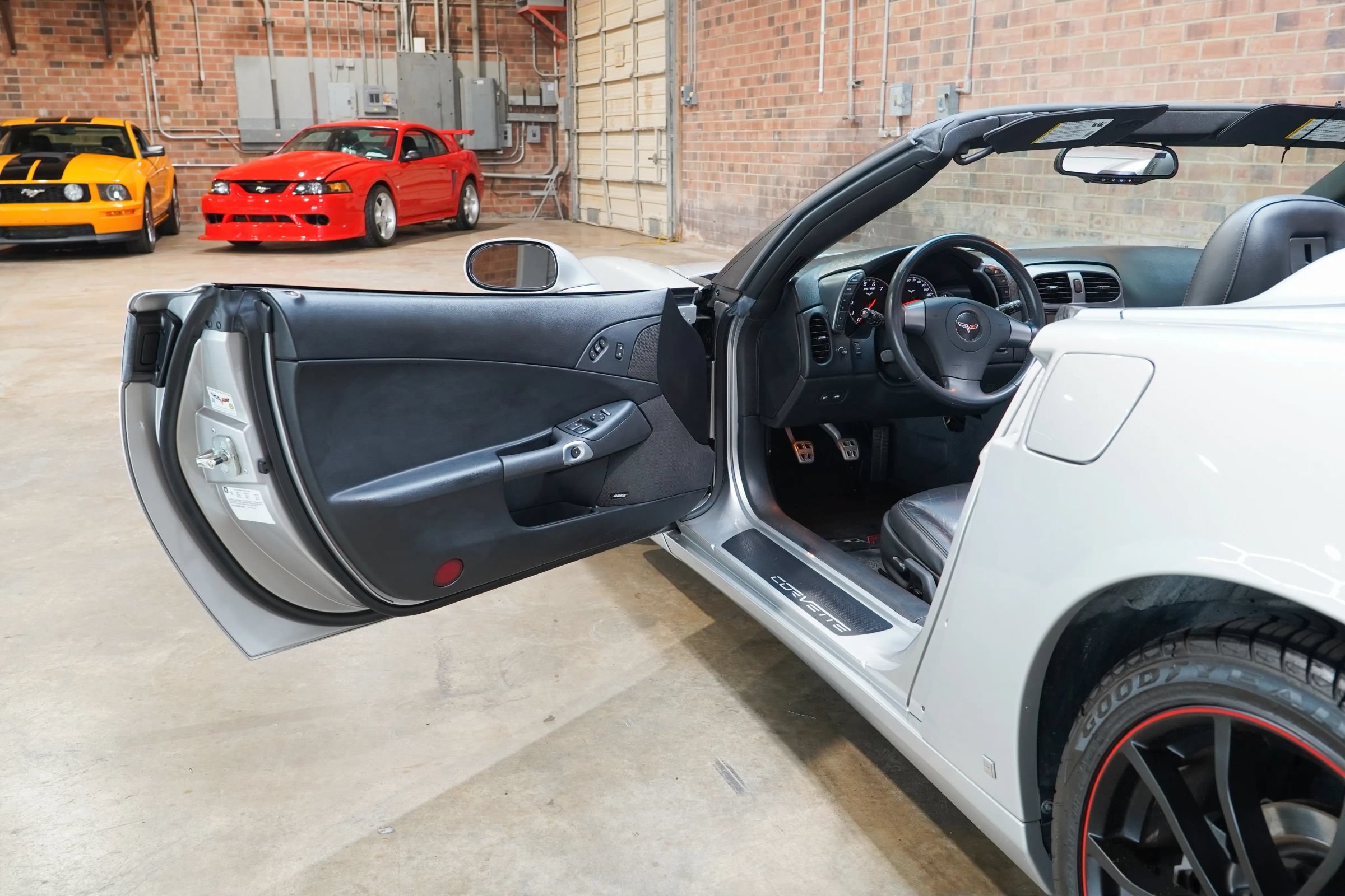 Used 2006 Chevrolet Corvette Coupe w/ Preferred Equipment Group RWD image 39