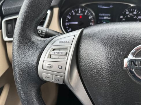 Used 2016 Nissan Rogue SV image 21