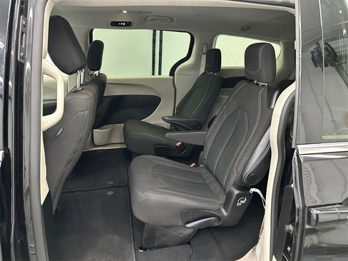 Used 2024 Chrysler Voyager LX image 23