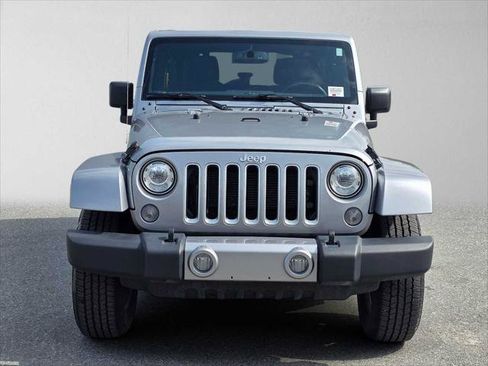 Used 2017 Jeep Wrangler Unlimited Sahara w/ Connectivity Group AWD/4WD image 8