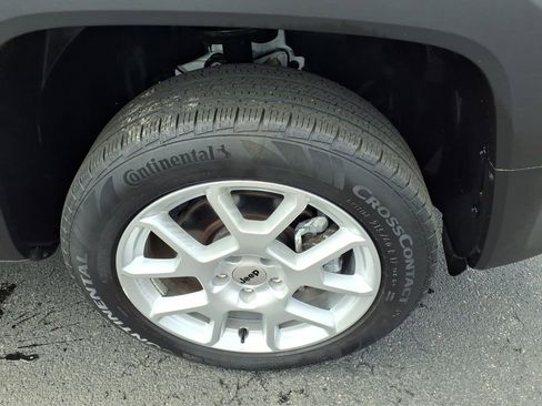 Used 2022 Jeep Renegade Latitude AWD/4WD image 20