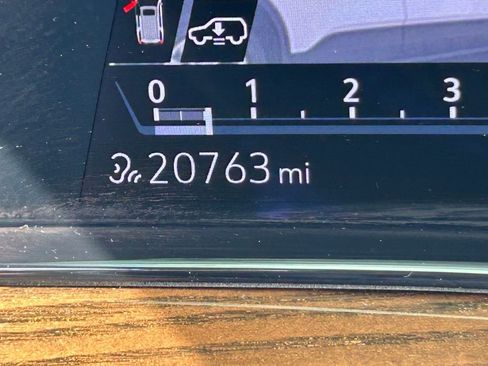 Used 2024 Cadillac Escalade ESV Premium Luxury Platinum image 46