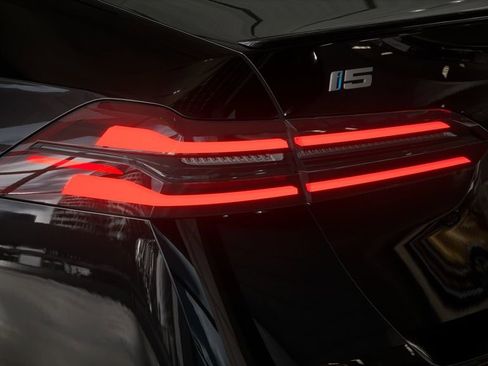 New 2026 BMW i5 eDrive40 w/ M Sport Package image 8