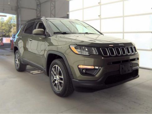 Used 2020 Jeep Compass Latitude w/ Cold Weather Group AWD/4WD image 4