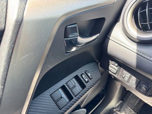 Used 2015 Toyota RAV4 XLE AWD/4WD image 11