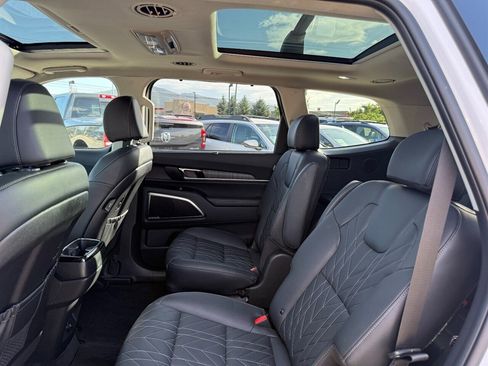 Used 2025 Kia Telluride SX w/ SX Captain's Chair Package FWD image 15