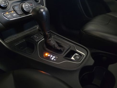 Used 2019 Jeep Cherokee Latitude Plus image 26