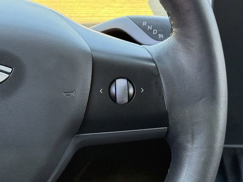 Used 2022 Tesla Model Y Long Range image 15