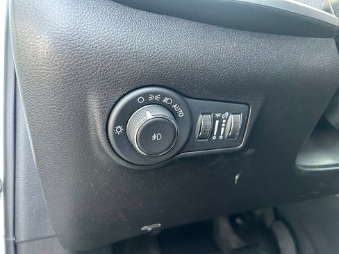 Used 2024 Jeep Compass Latitude AWD/4WD image 17