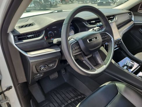 Used 2023 Jeep Grand Cherokee Limited AWD/4WD image 10