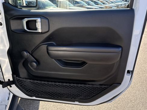 Used 2021 Jeep Gladiator Sport image 21