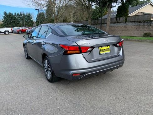 Used 2024 Nissan Altima 2.5 SV image 3