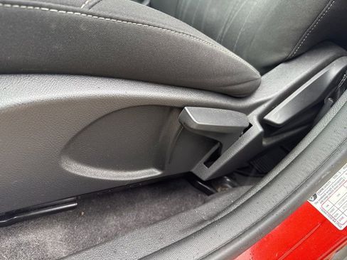 Used 2018 Ford Focus SE w/ SE Appearance Package FWD image 23