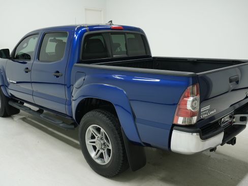 Used 2014 Toyota Tacoma PreRunner w/ SR5 Package RWD image 5