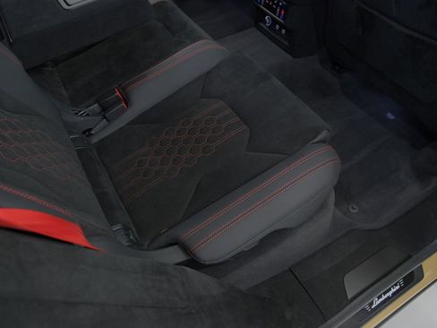 Used 2023 Lamborghini Urus Performante AWD/4WD image 32