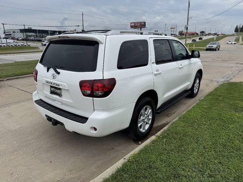 Used 2018 Toyota Sequoia SR5 w/ Premium Package AWD/4WD image 5