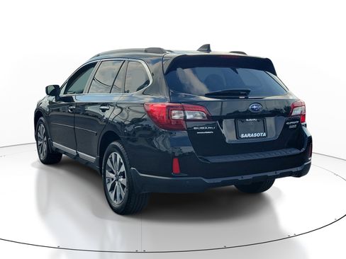 Used 2017 Subaru Outback 2.5i Touring AWD/4WD image 4