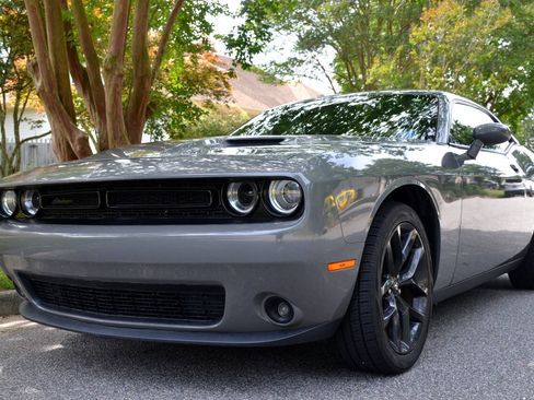 Used 2019 Dodge Challenger SXT w/ Blacktop Package RWD image 3