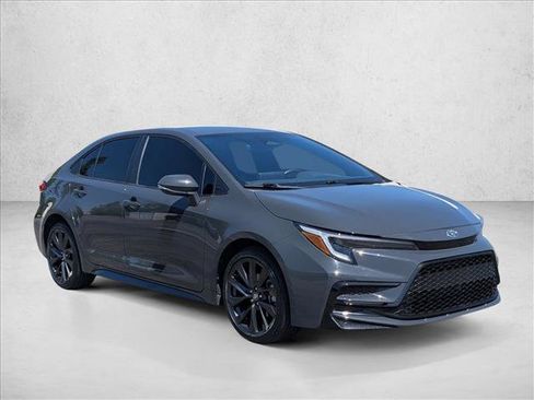 Used 2023 Toyota Corolla SE w/ Carpet Mat Package (TMS) FWD image 3