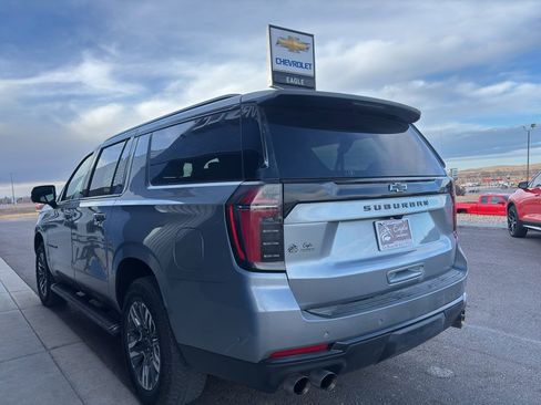 Used 2025 Chevrolet Suburban Z71 image 8