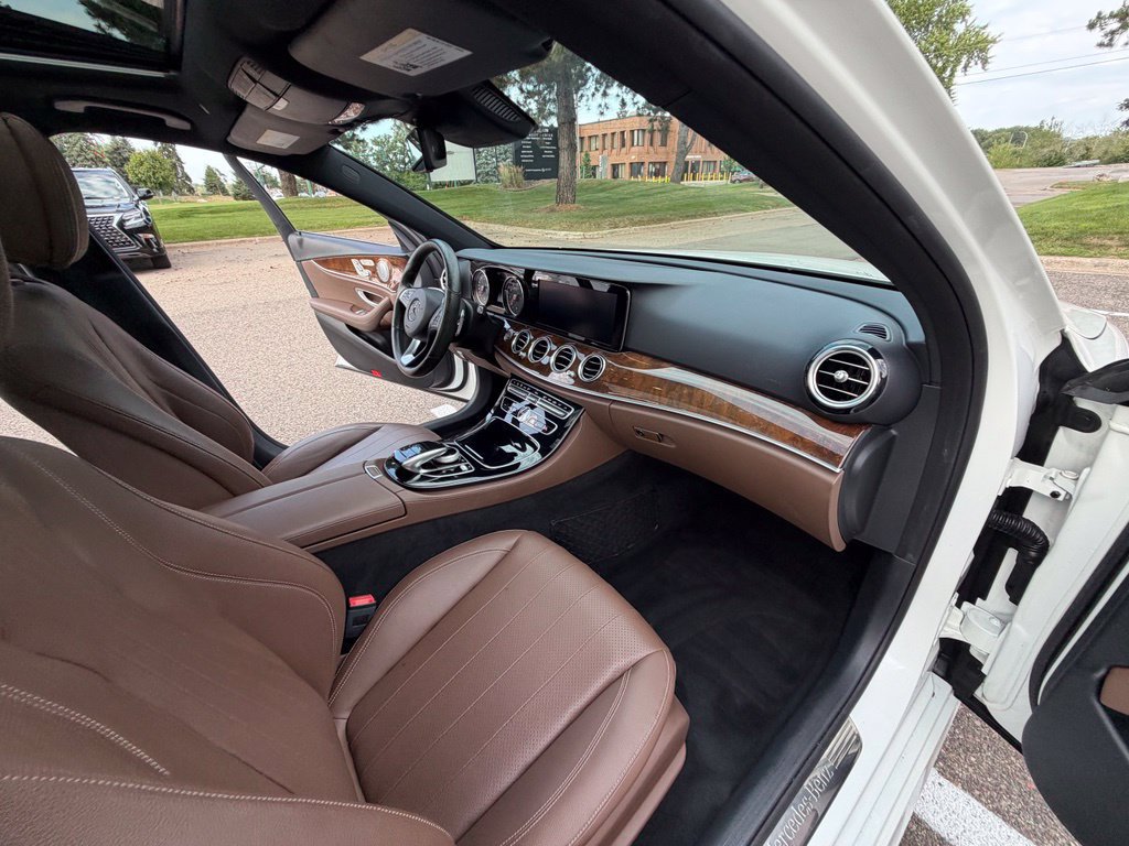 Used 2017 Mercedes-Benz E 300 4MATIC image 37