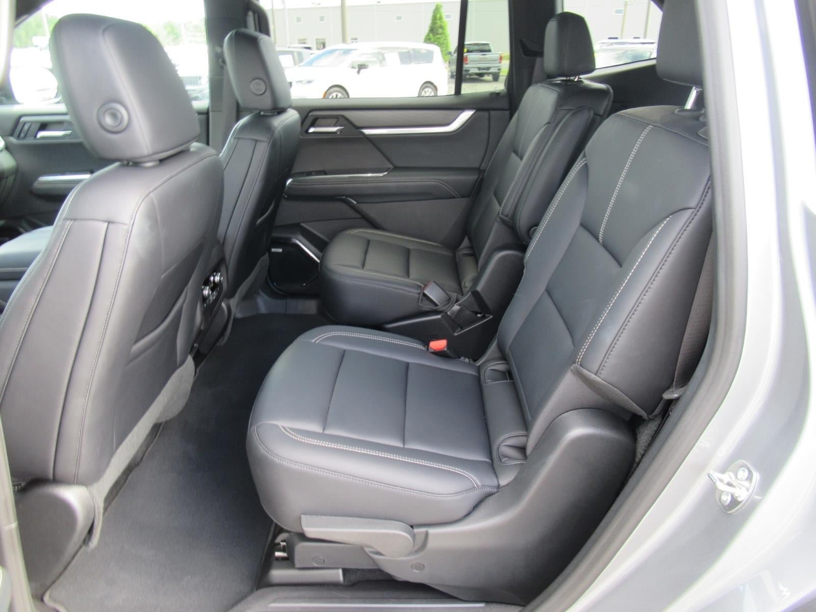 Used 2026 GMC Acadia Elevation w/ Elevation Premium Package FWD image 38